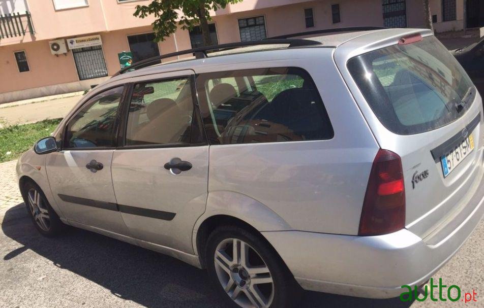 2001' Ford Focus Sw photo #2