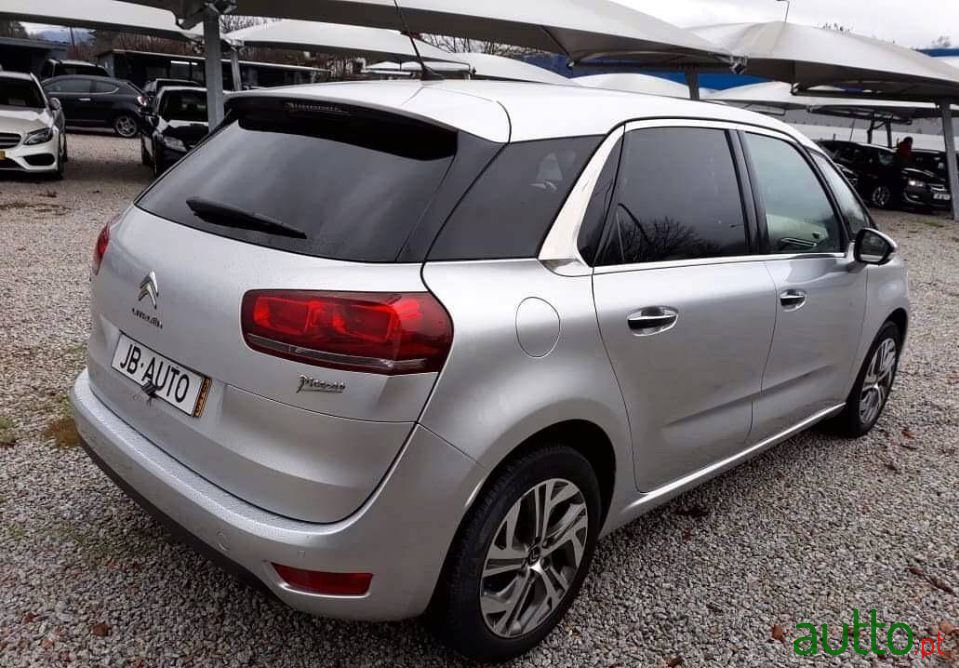2013' Citroen C4 Picasso photo #4