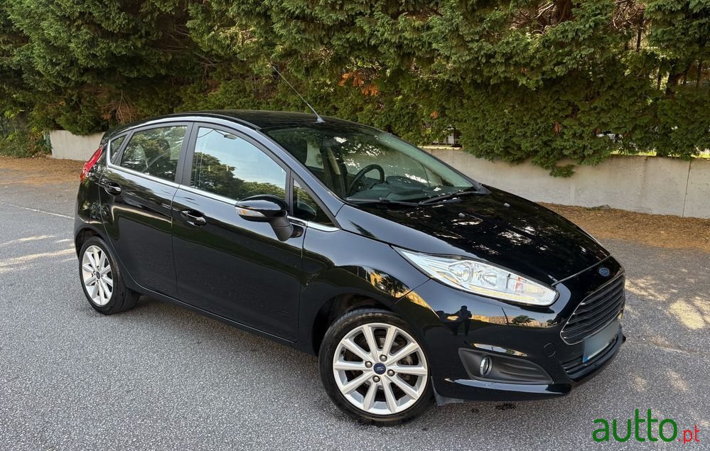 2015' Ford Fiesta 1.0 T Ecoboost Titanium photo #2