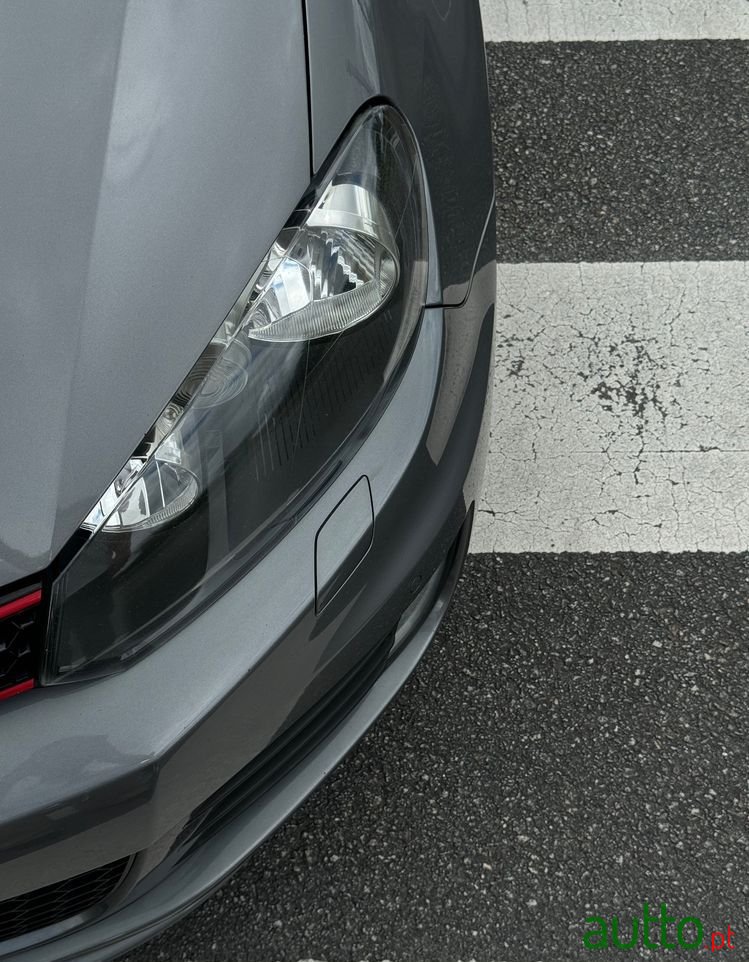 2010' Volkswagen Golf 2.0 Gti photo #5
