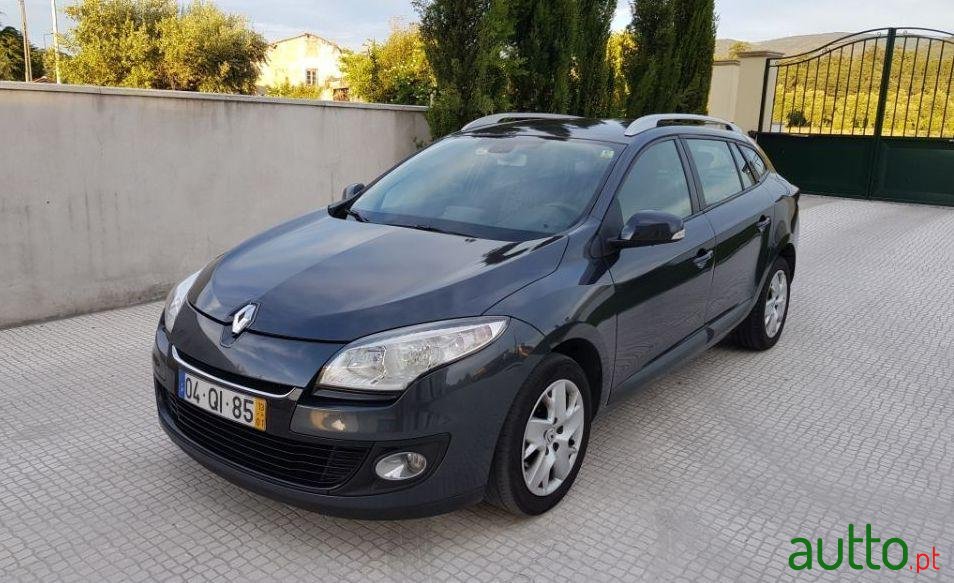 2013' Renault Megane Sport Tourer photo #3