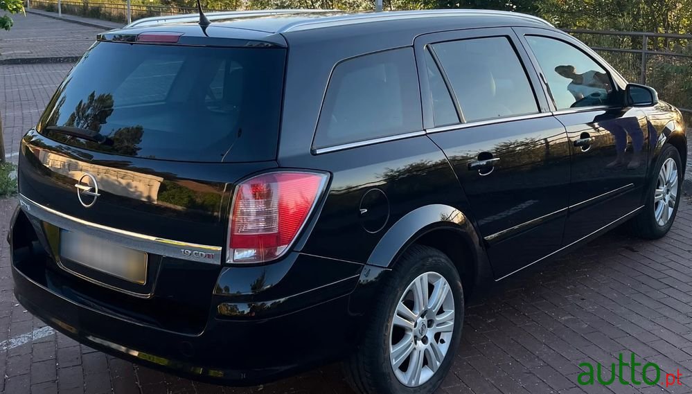 2008' Opel Astra 1.7 Cdti Cosmo photo #3