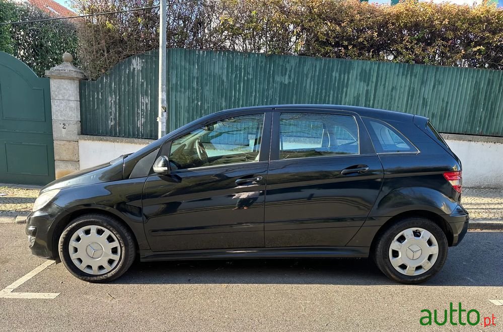 2009' Mercedes-Benz B 180 Cdi photo #2
