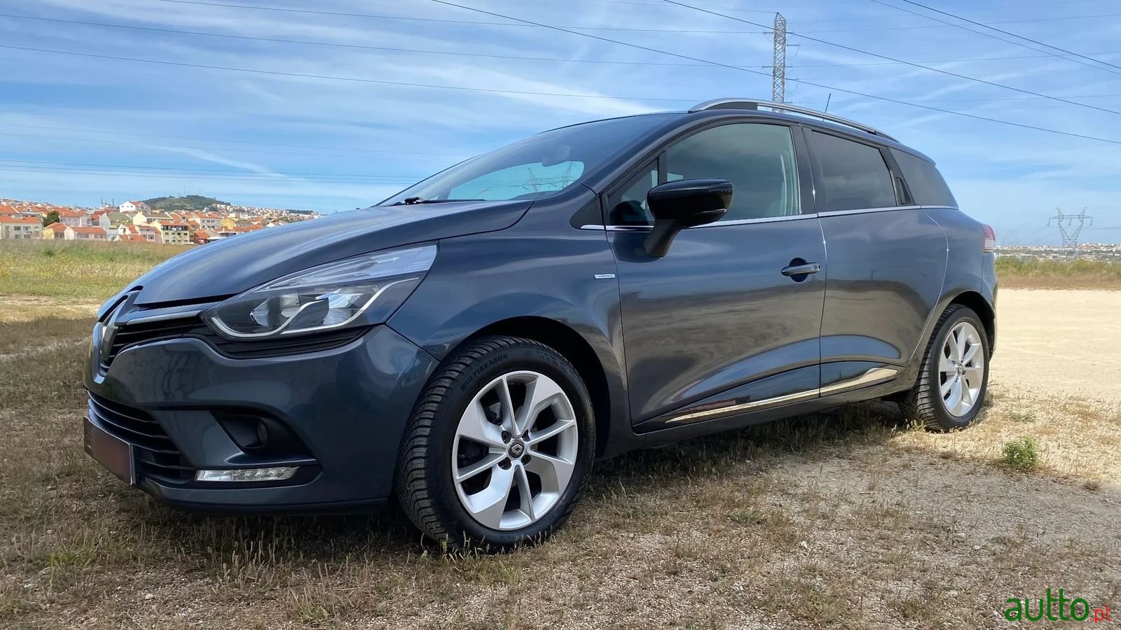 2017' Renault Clio Sport Tourer photo #3