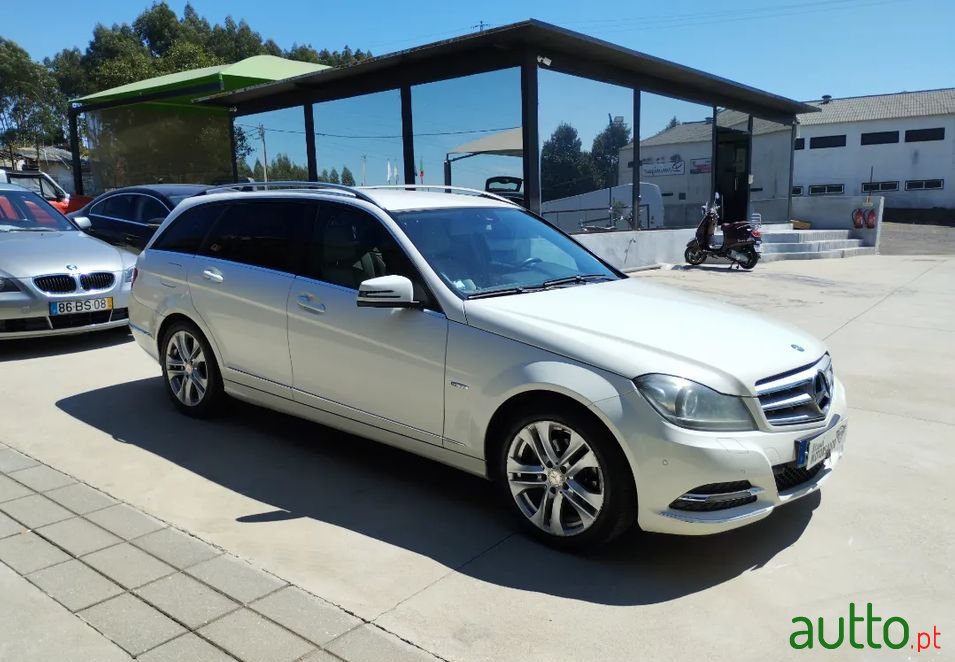 2012' Mercedes-Benz C-200 photo #1