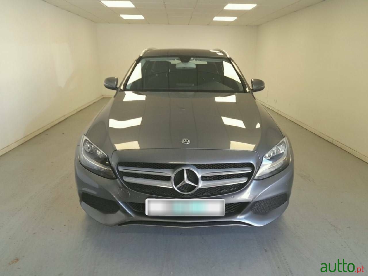 2017' Mercedes-Benz C-200 photo #2