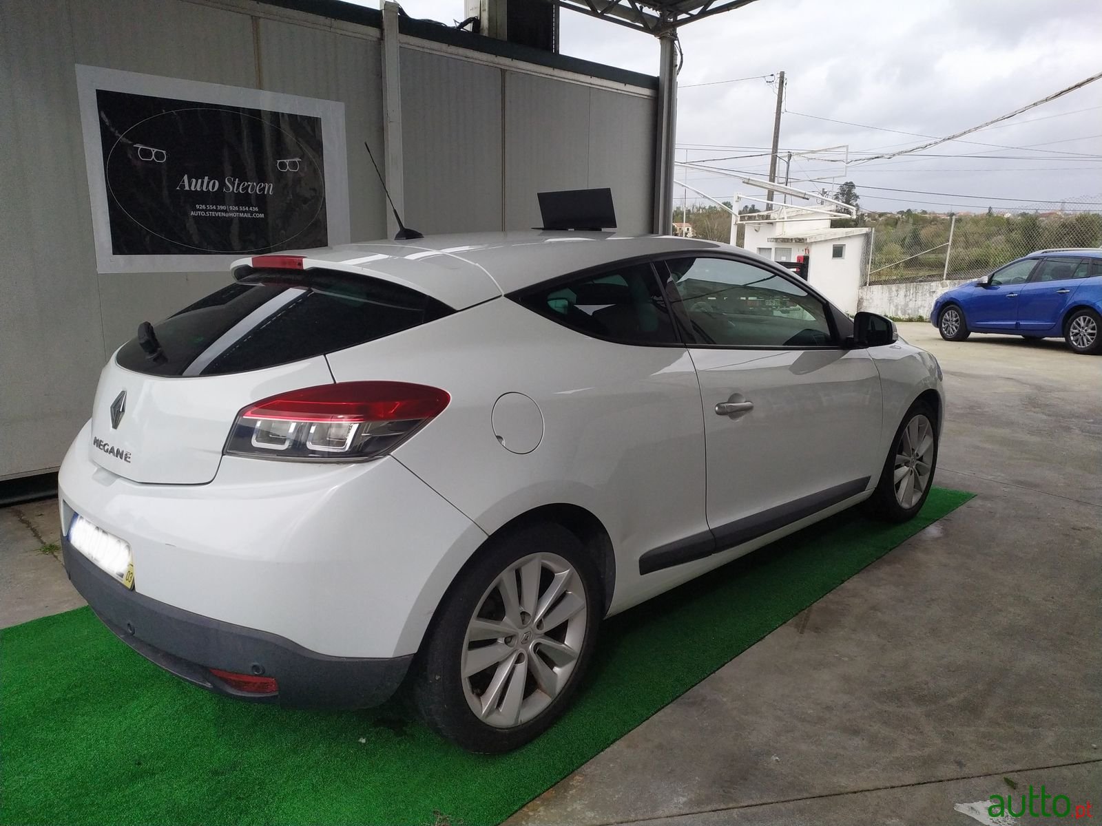 2011' Renault Megane COUPE DCI photo #2