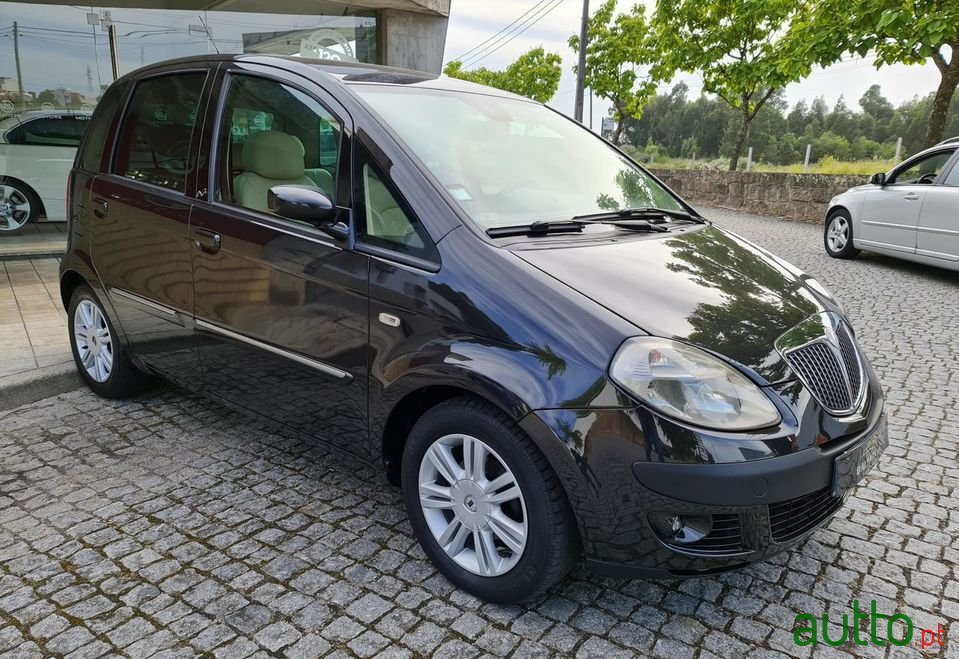 2006' Lancia Musa photo #1