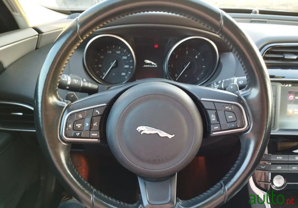 2016' Jaguar XE 2.0 D Prestige Aut. photo #3