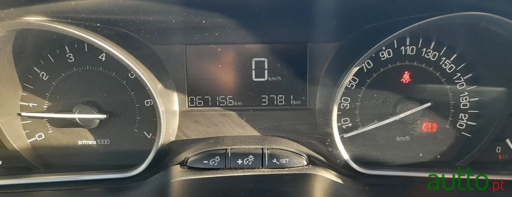 2016' Peugeot 2008 photo #5