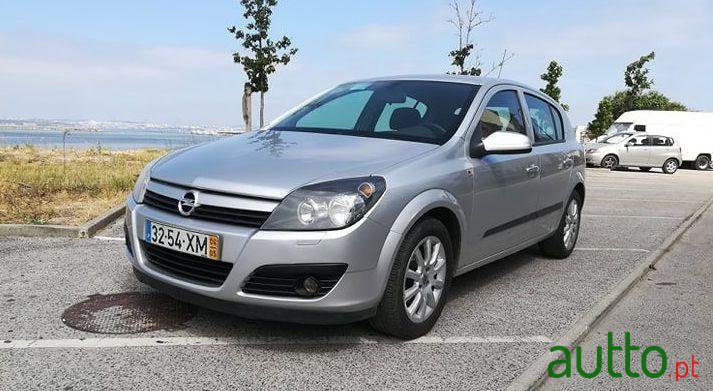 2004' Opel Astra photo #1