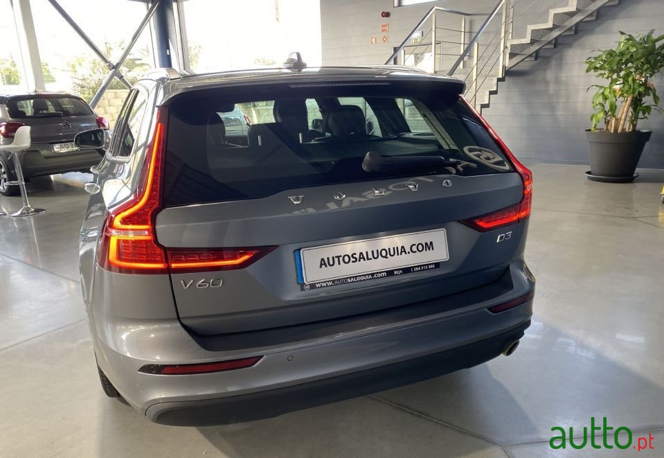 2019' Volvo V60 photo #4