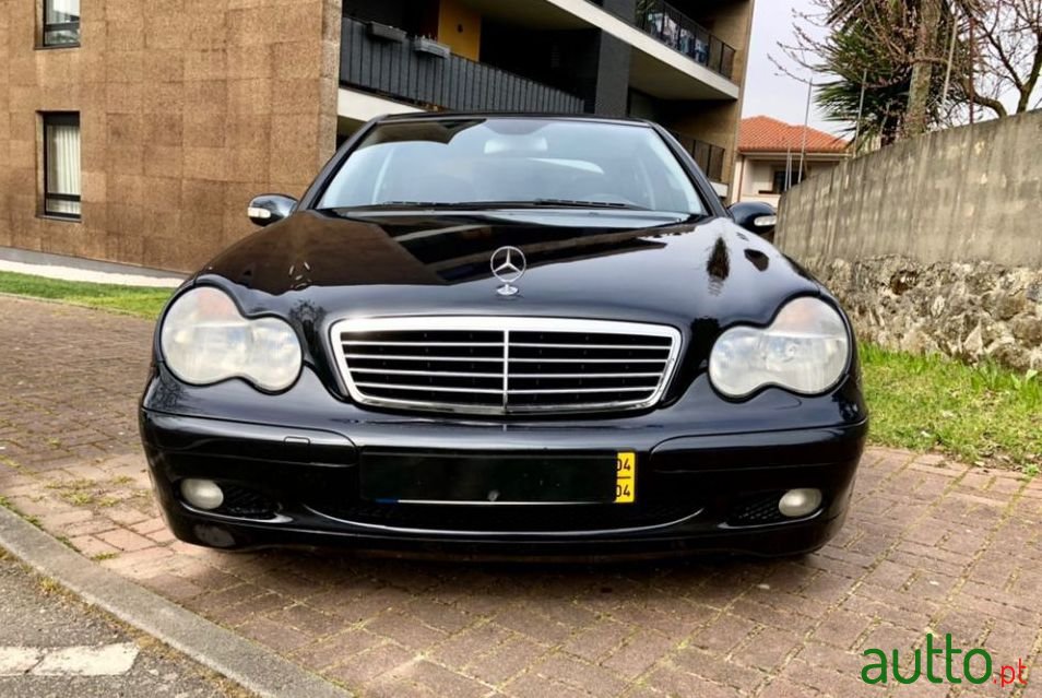 2004' Mercedes-Benz C-220 photo #2