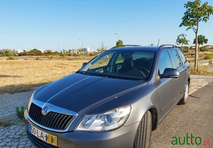 2010' Skoda Octavia Break photo #2