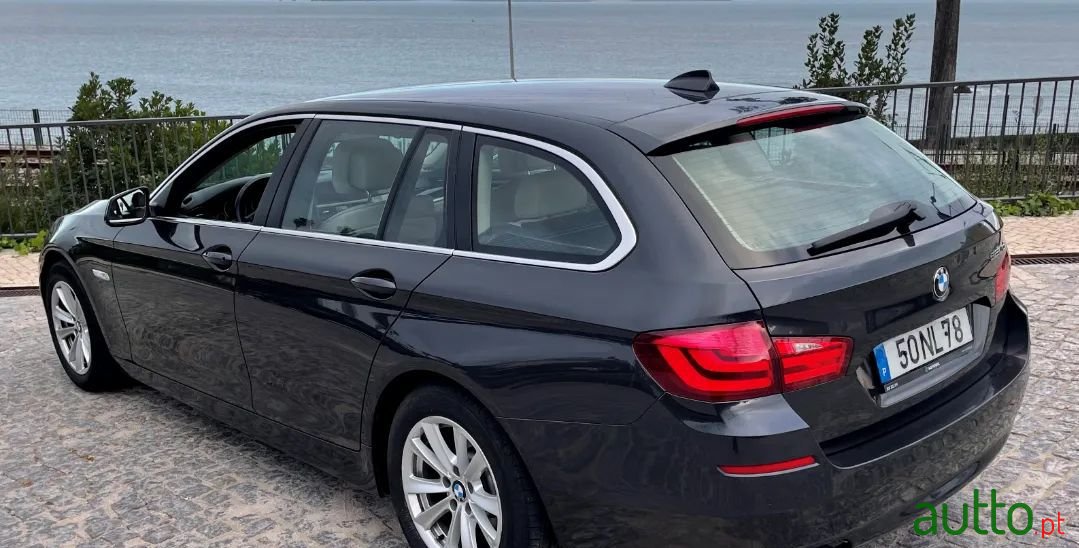 2013' BMW 520 photo #1