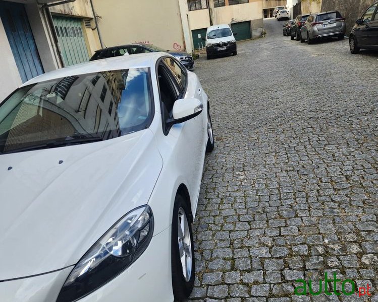 2014' Volvo V40 1.6 D2 Momentum photo #3