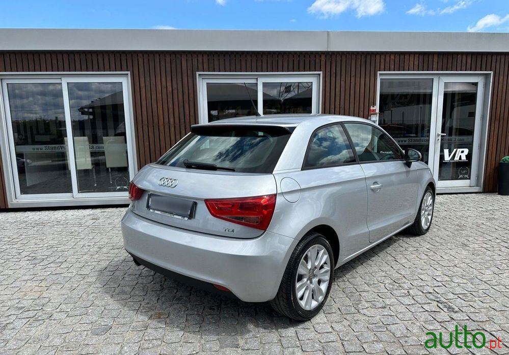 2011' Audi A1 1.6 Tdi Advance photo #6