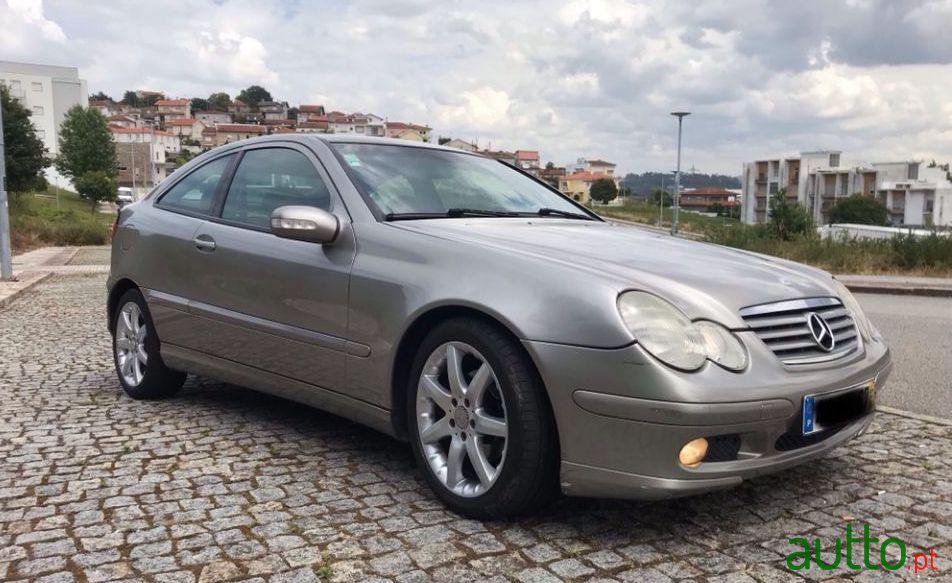 2004' Mercedes-Benz C-220 photo #2