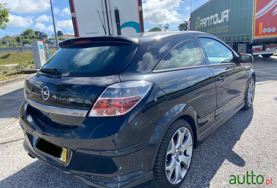 2008' Opel Astra Gtc photo #3