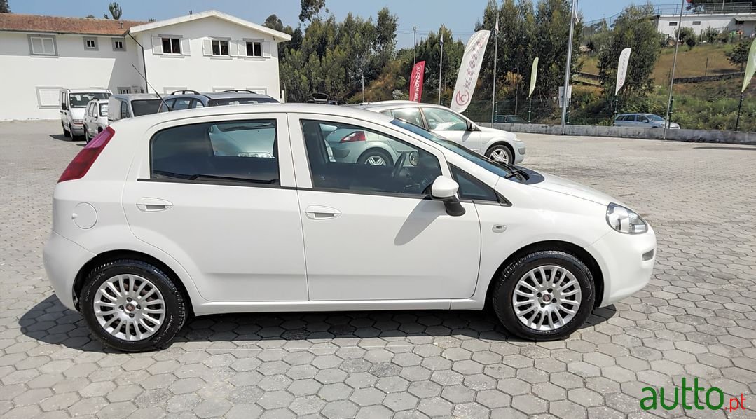 2015' Fiat Punto photo #4