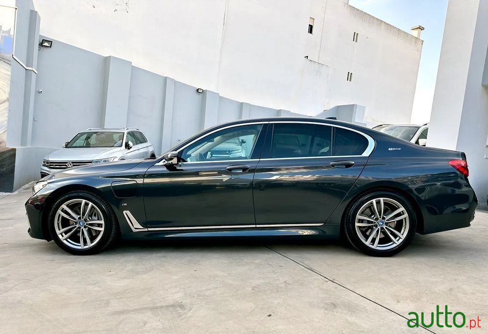 2016' BMW Série 7 photo #6