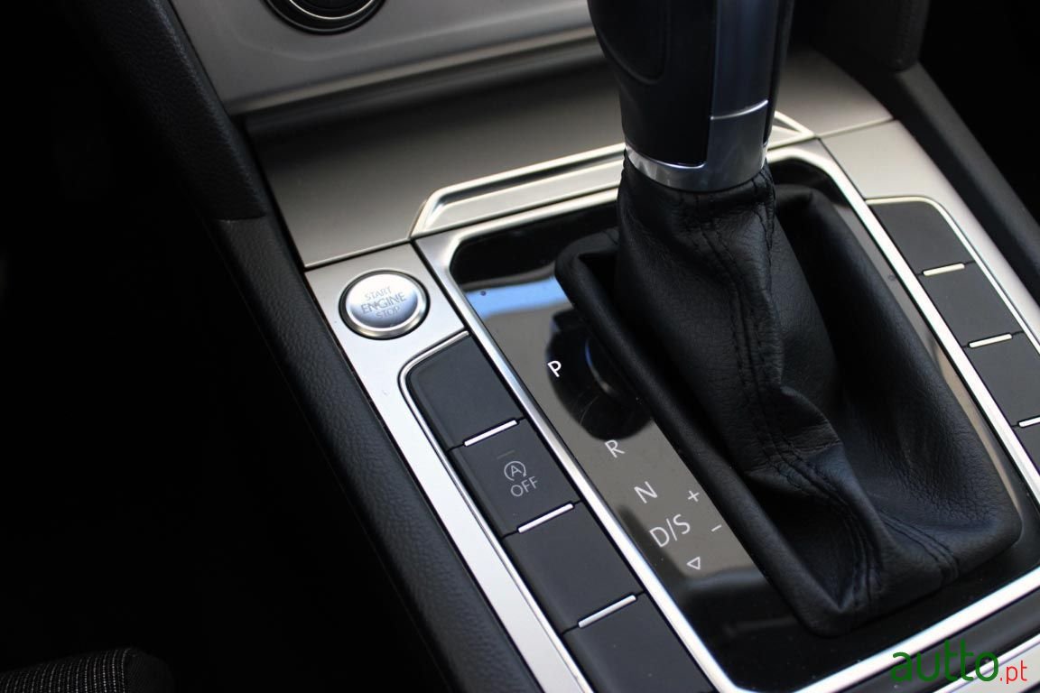 2017' Volkswagen Passat Variant photo #4