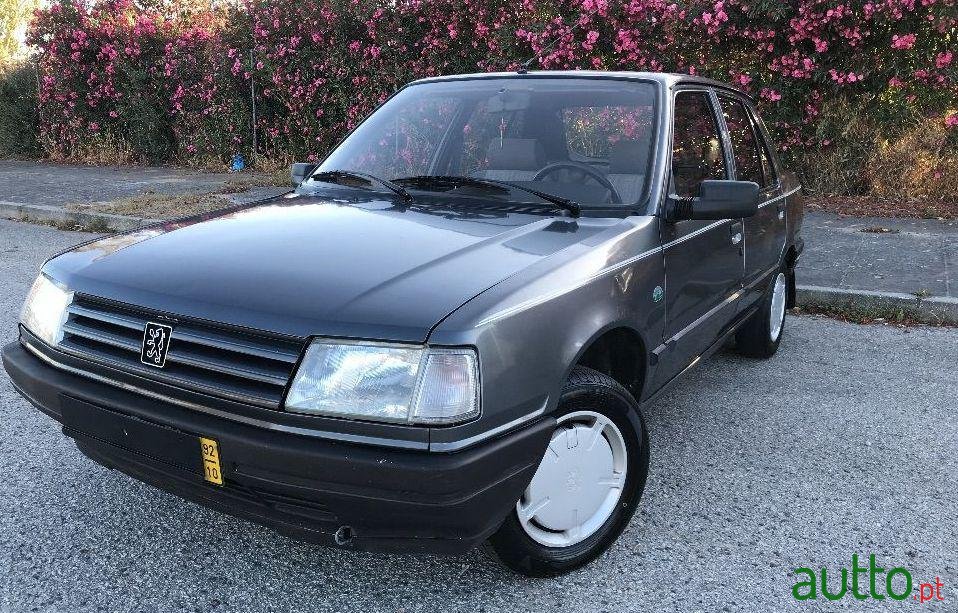 1992' Peugeot 309 photo #3