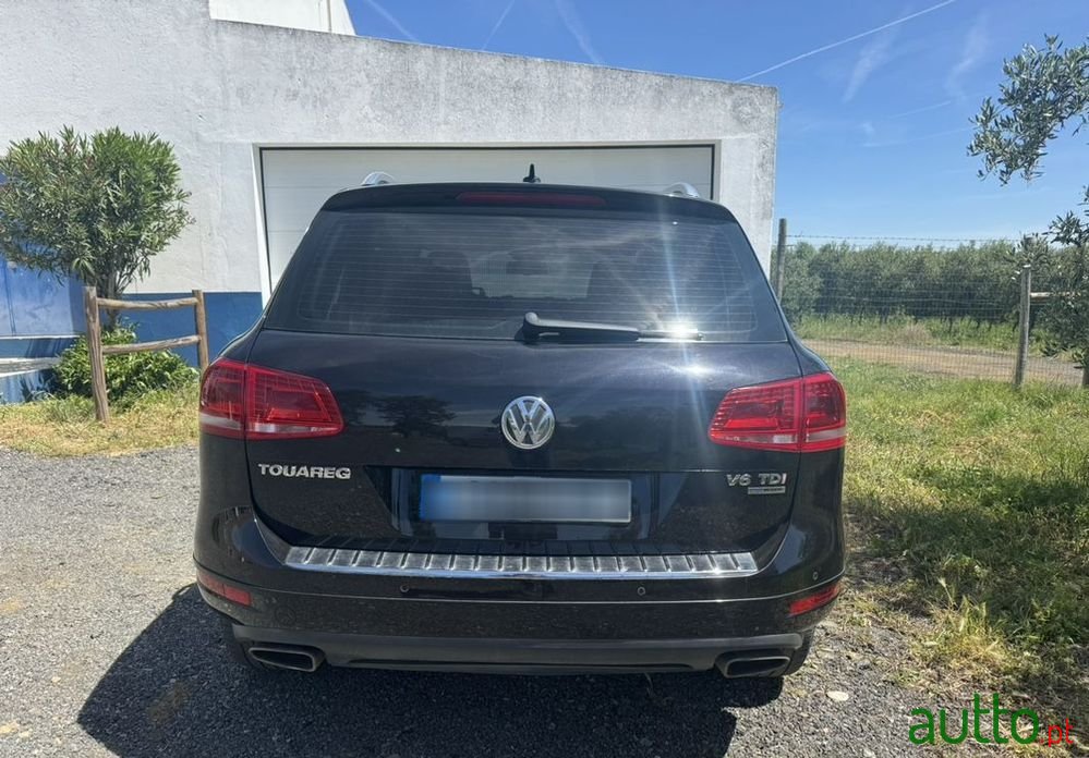 2012' Volkswagen Touareg photo #2