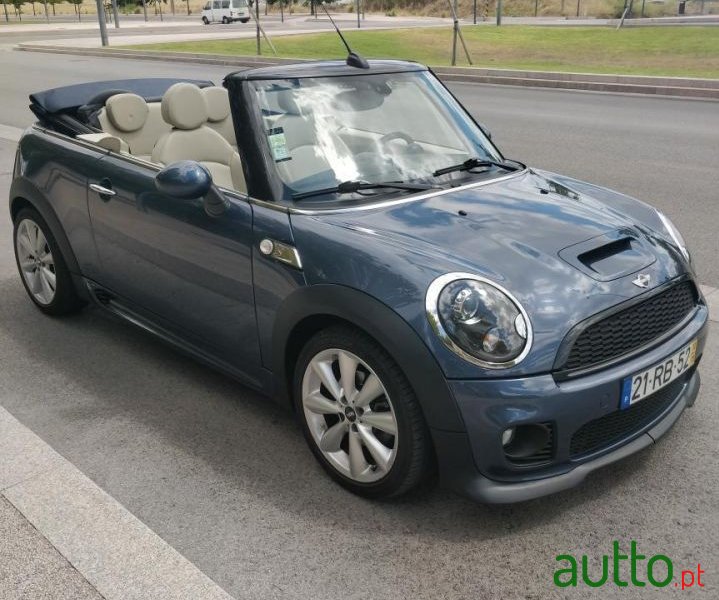 2010' MINI Cabrio photo #1