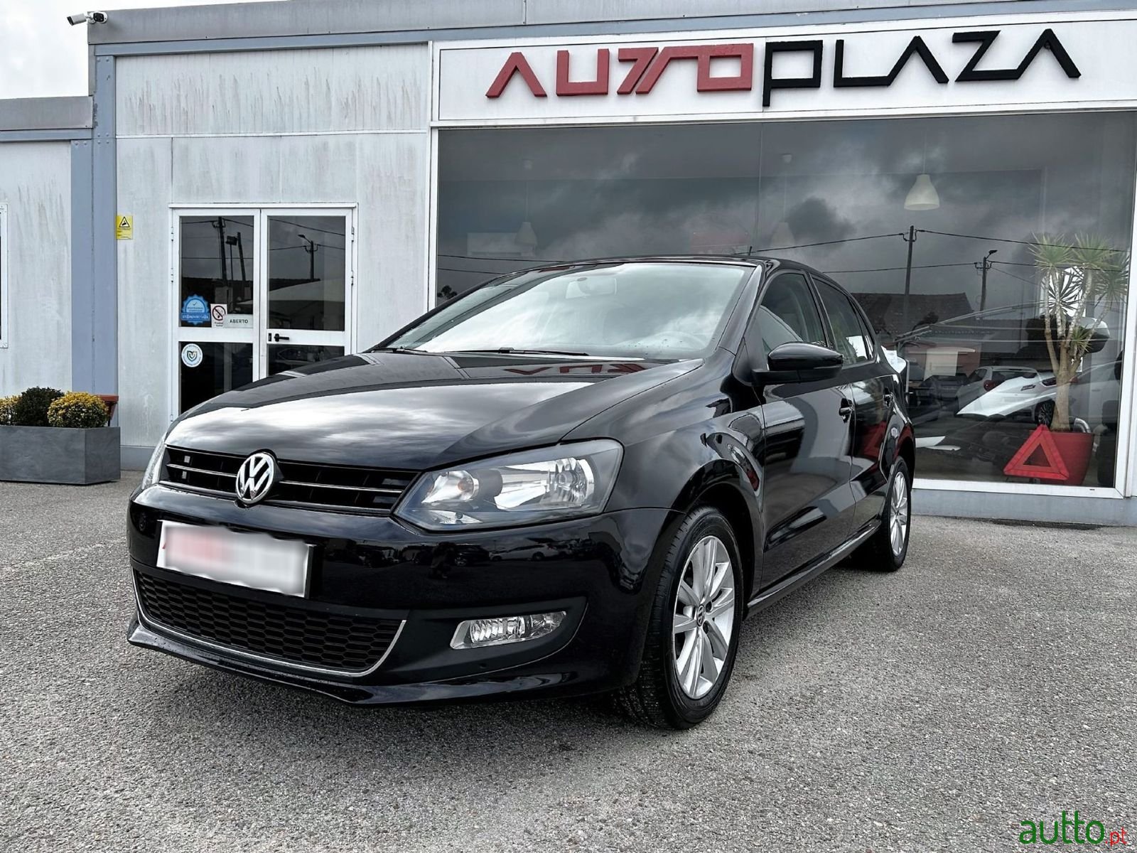 2012' Volkswagen Polo photo #1