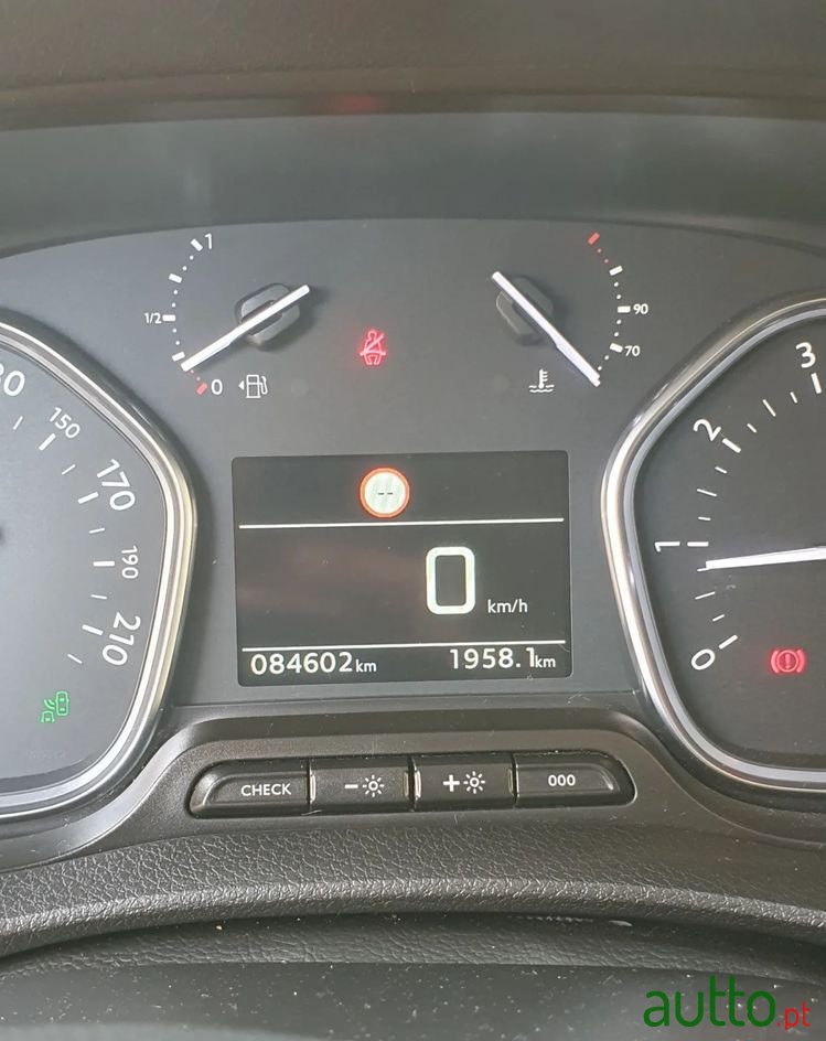 2019' Peugeot Traveller photo #5