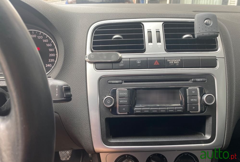 2012' Volkswagen Polo photo #6