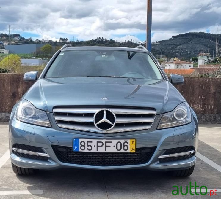 2011' Mercedes-Benz C-220 photo #1