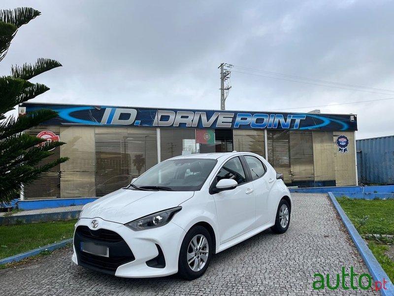 2021' Toyota Yaris 1.0 Vvt-I Comfort photo #1