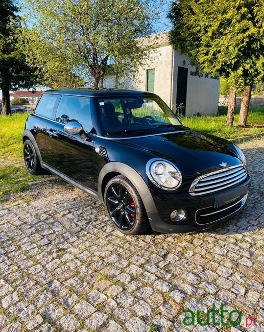2011' MINI Cooper photo #1