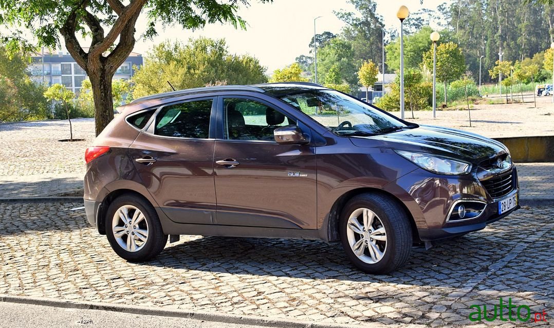 2011' Hyundai ix35 photo #2