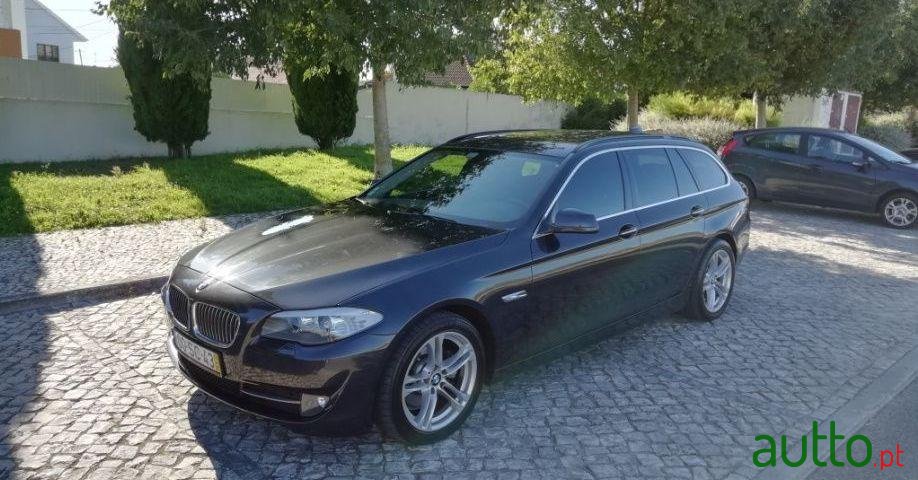 2011' BMW 520 F11 photo #3