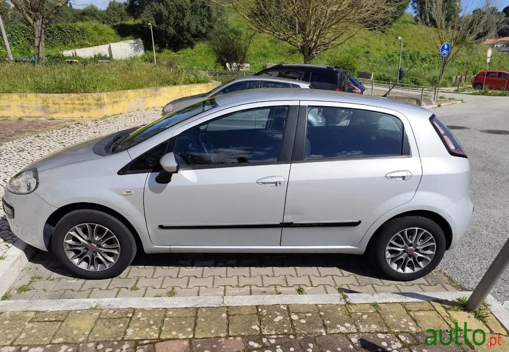 2011' Fiat Punto Evo photo #5