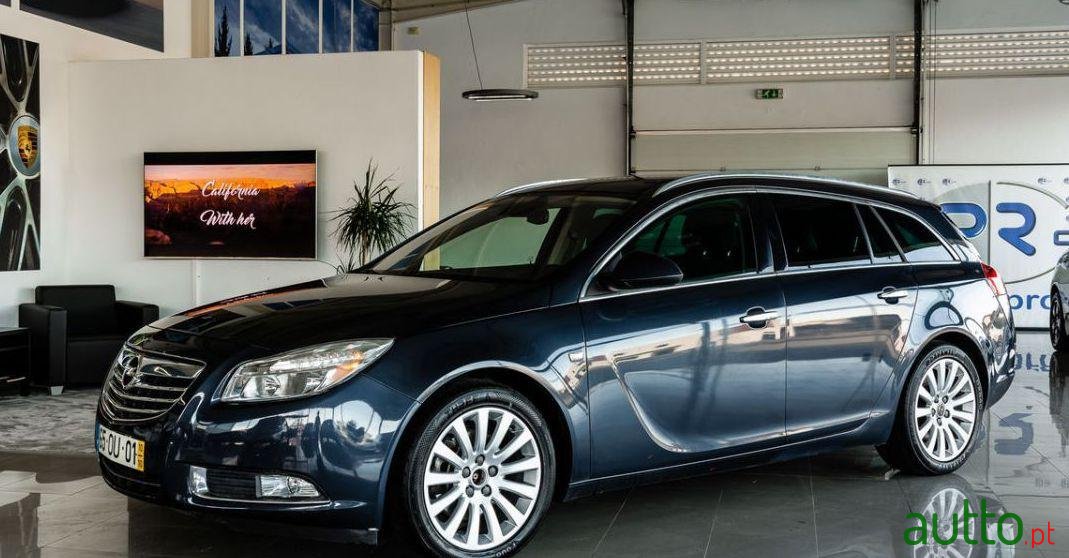 2010' Opel Insignia Sports Tourer photo #3