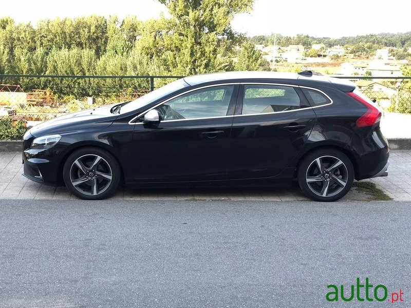 2013' Volvo V40 photo #2