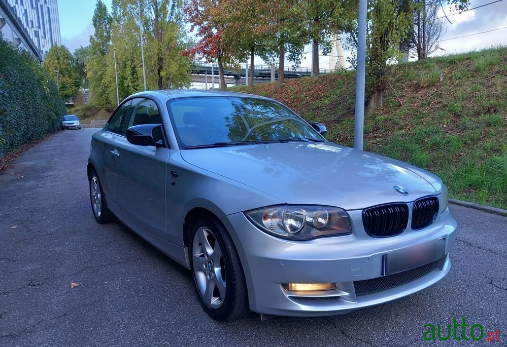 2010' BMW Série 1 D Dpf Edition Sport photo #3