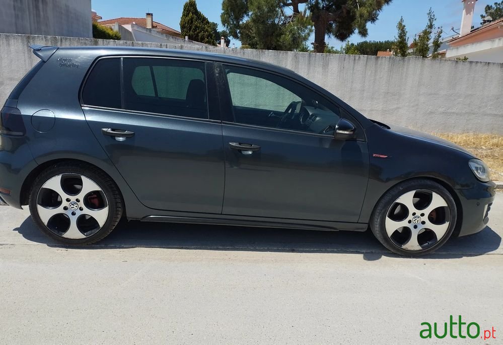 2010' Volkswagen Golf 2.0 Tsi Gti photo #2