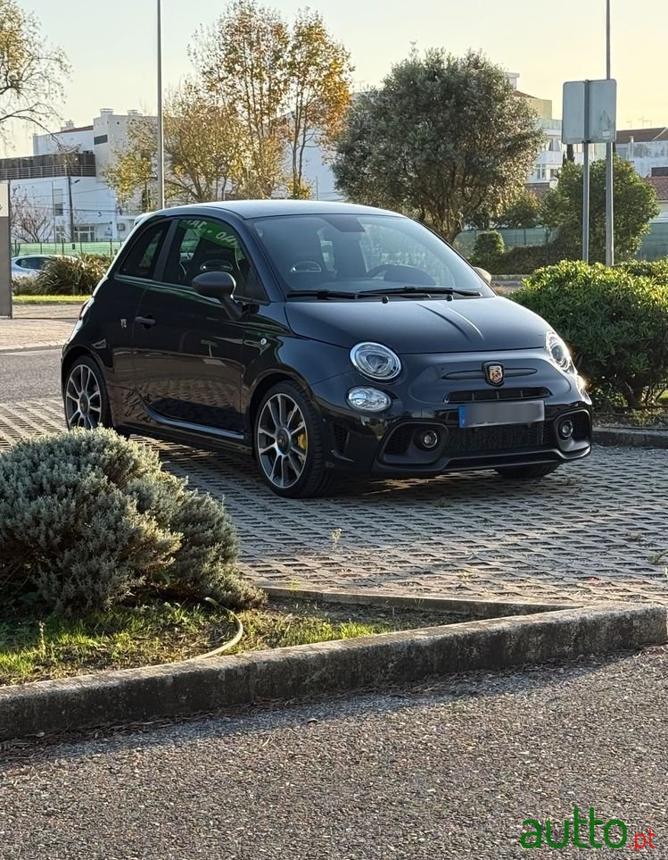 2024' Fiat 695 Abarth photo #1