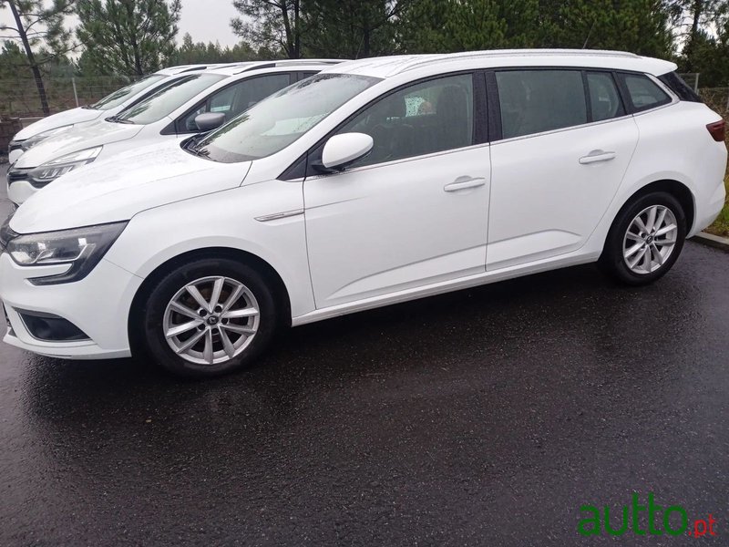 2017' Renault Megane Sport Tourer photo #2