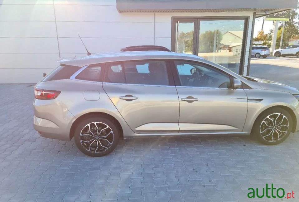 2017' Renault Megane Sport Tourer photo #3