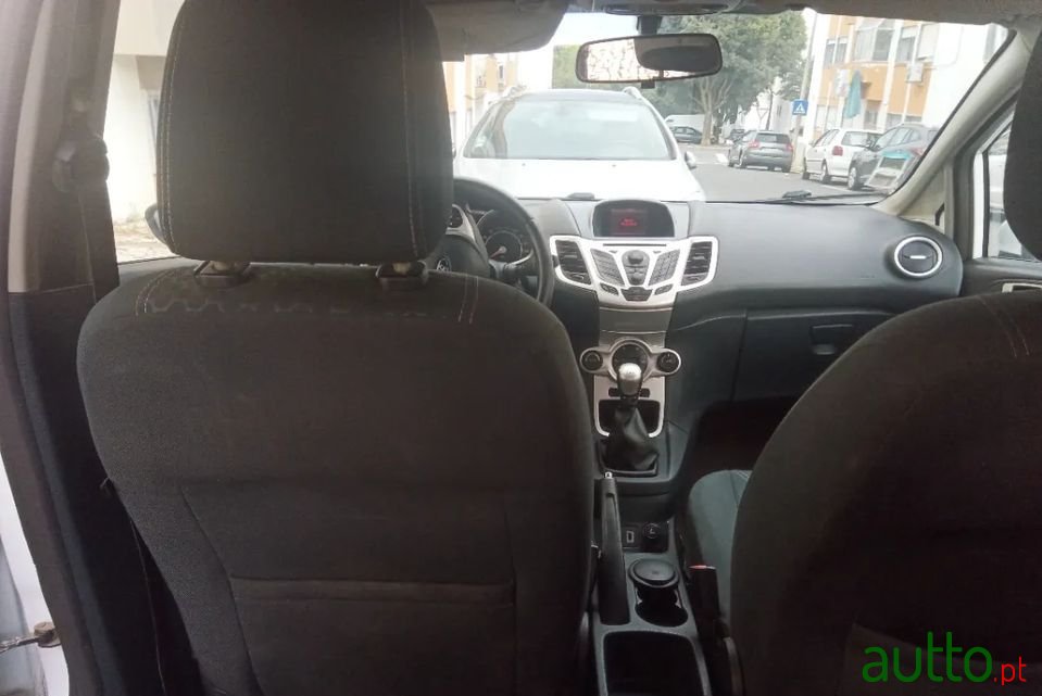 2012' Ford Fiesta photo #3