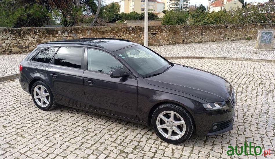 2011' Audi A4 Avant photo #4