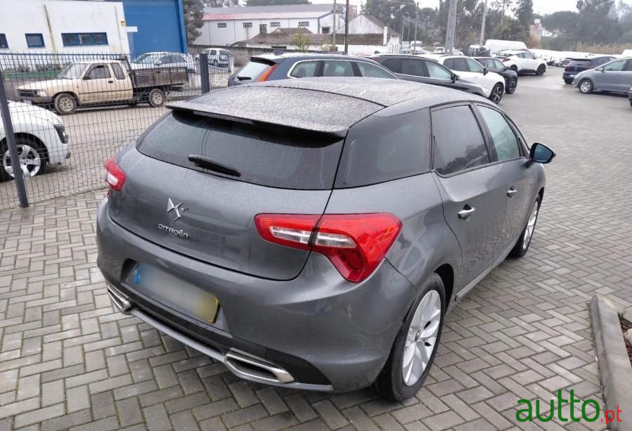 2013' DS Automobiles Ds5 photo #3