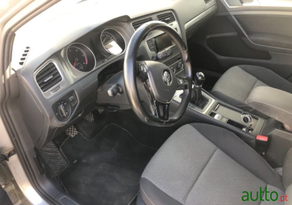 2014' Volkswagen Golf photo #5