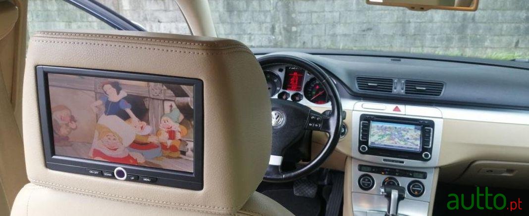 2008' Volkswagen Passat photo #3